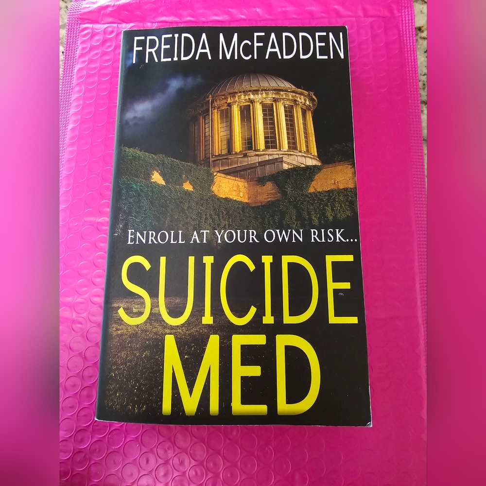 Suicide Med by Freida McFadden NEW AUTHENTIC ORIGINAL COPY
